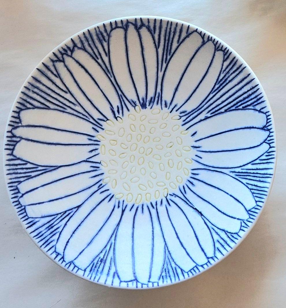 Small Wildflower Plate - White Wooly Daisy